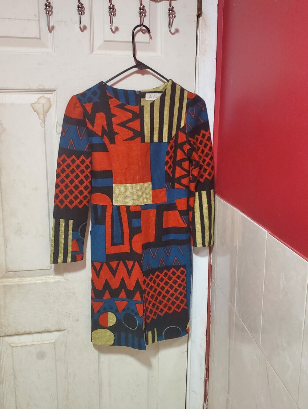 Han Yi Zhi Chang. Geometric Mini Dress. Size Medium. multicolored.